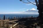 A Ana fotografa o magnífico vulcão Osorno enquanto damos a volta no lago Llanquihue, região de Puerto Varas, no sul do Chile